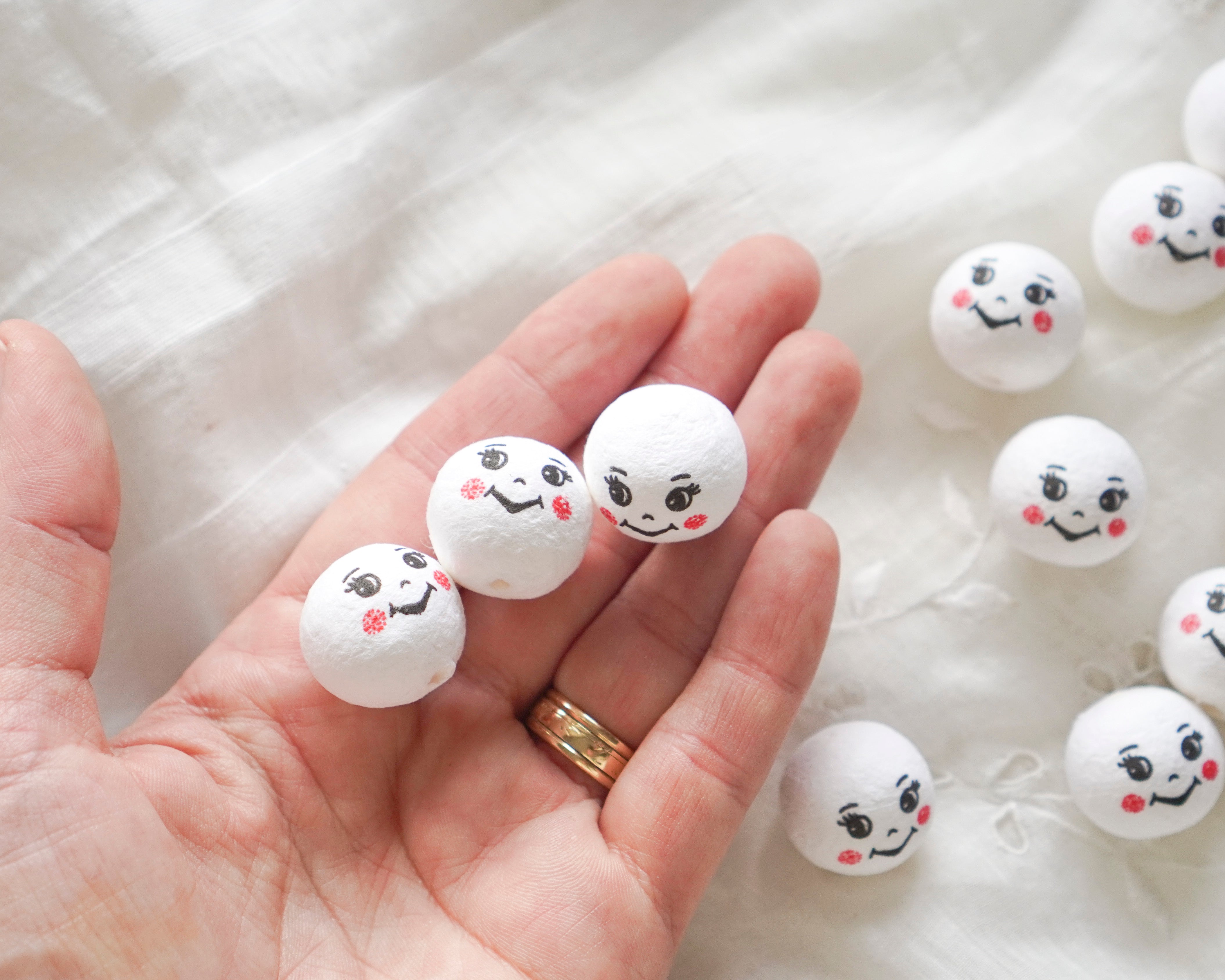 20mm Spun Cotton Heads: PIXIE - White Vintage-Style Elf / Pixie Heads with Faces, 12 Pcs.