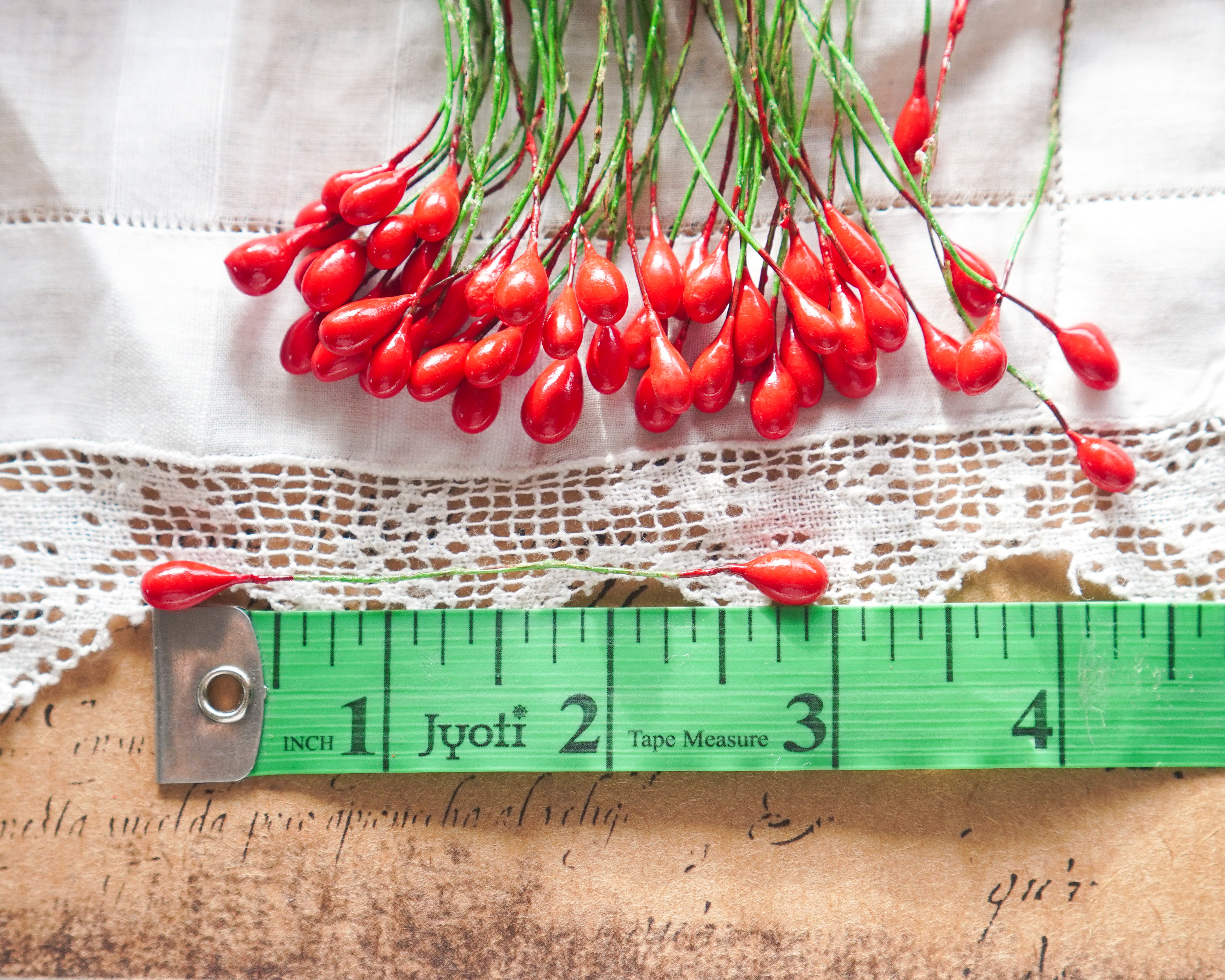 Medium Holly Berry Stamens, 50 Pcs.