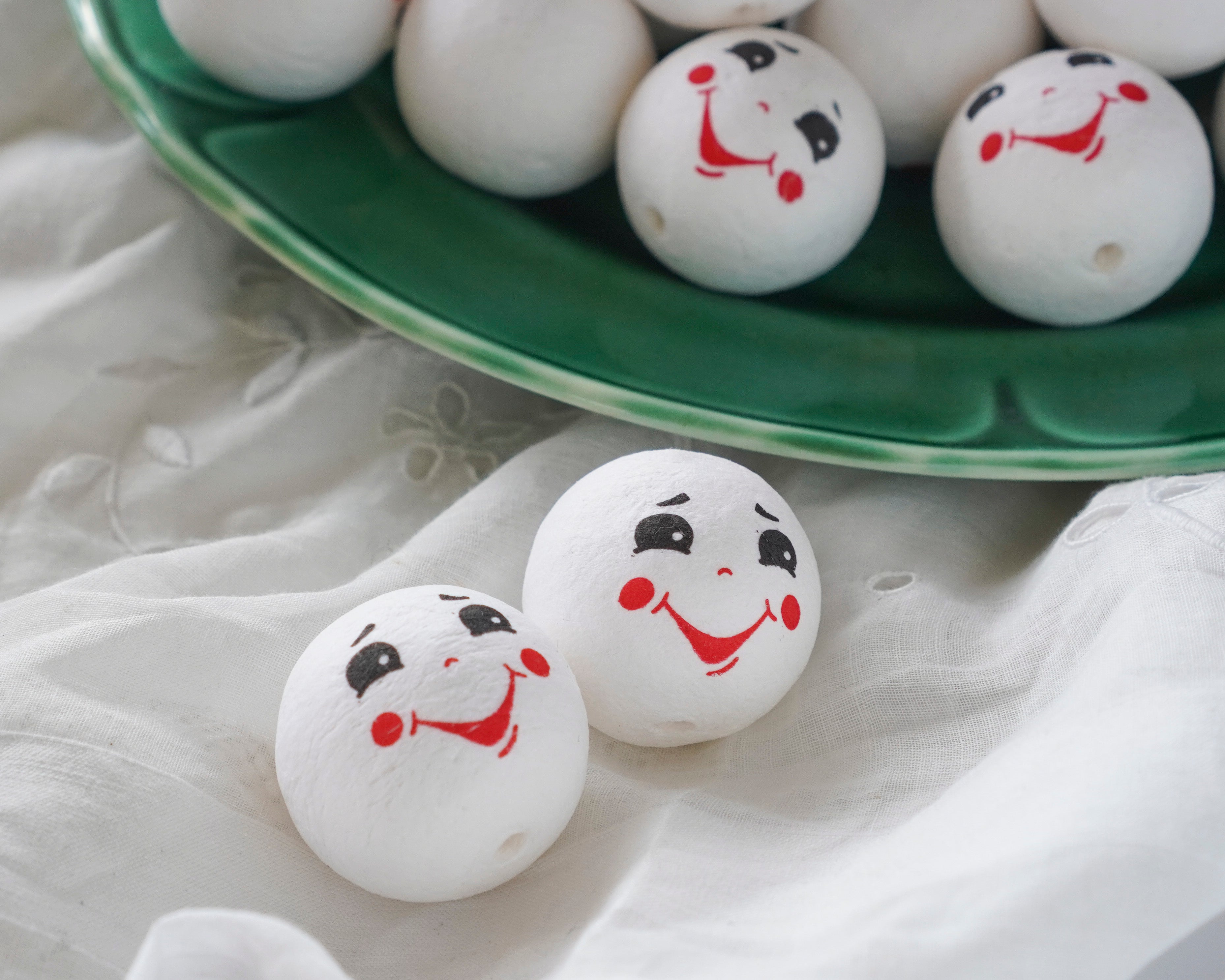 Spun Cotton Heads: FROSTY - 30mm Vintage-Style Jolly Snowman Heads with Faces, 12 Pcs.