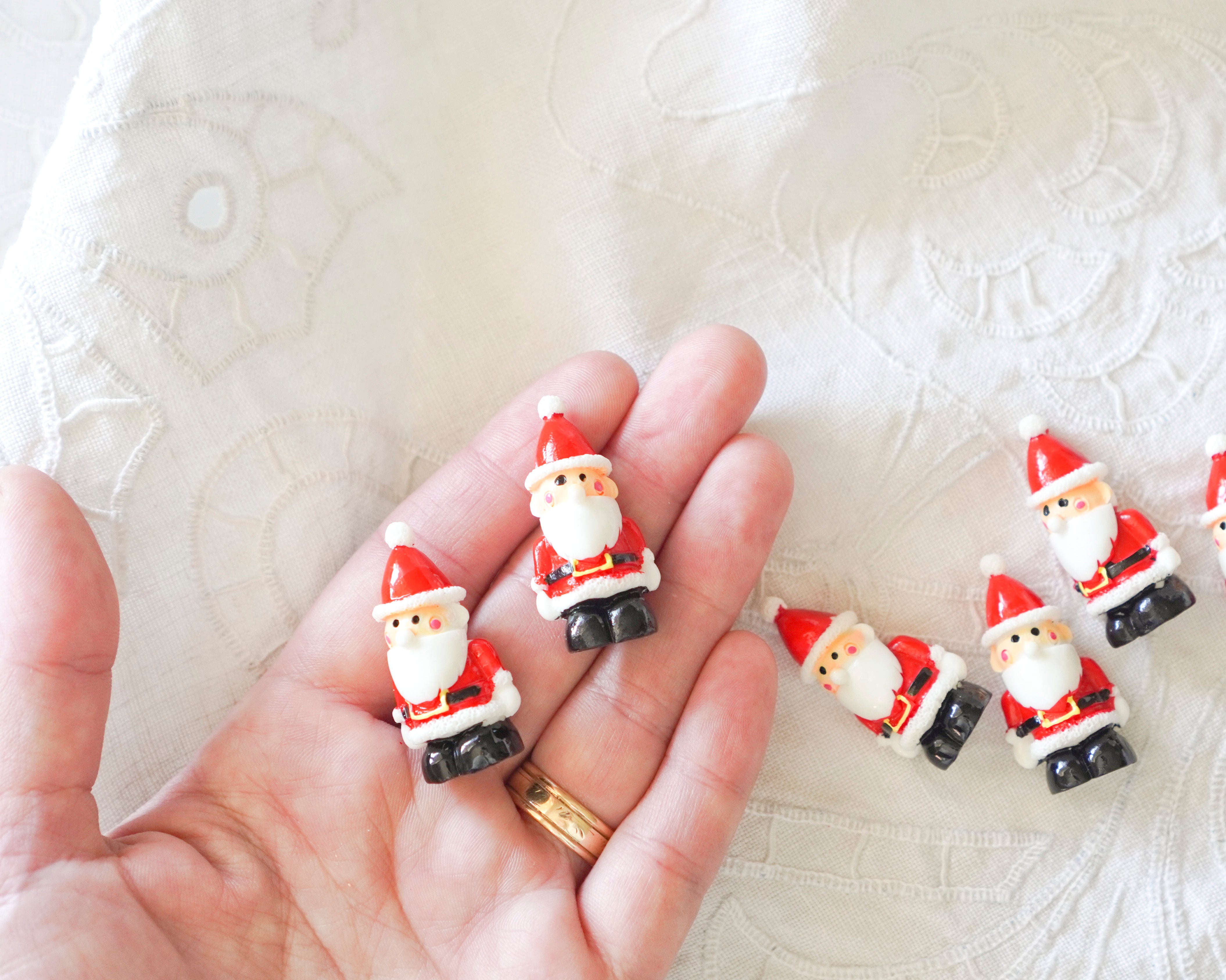 Miniature Santa Claus Vintage-Style Craft Figurines