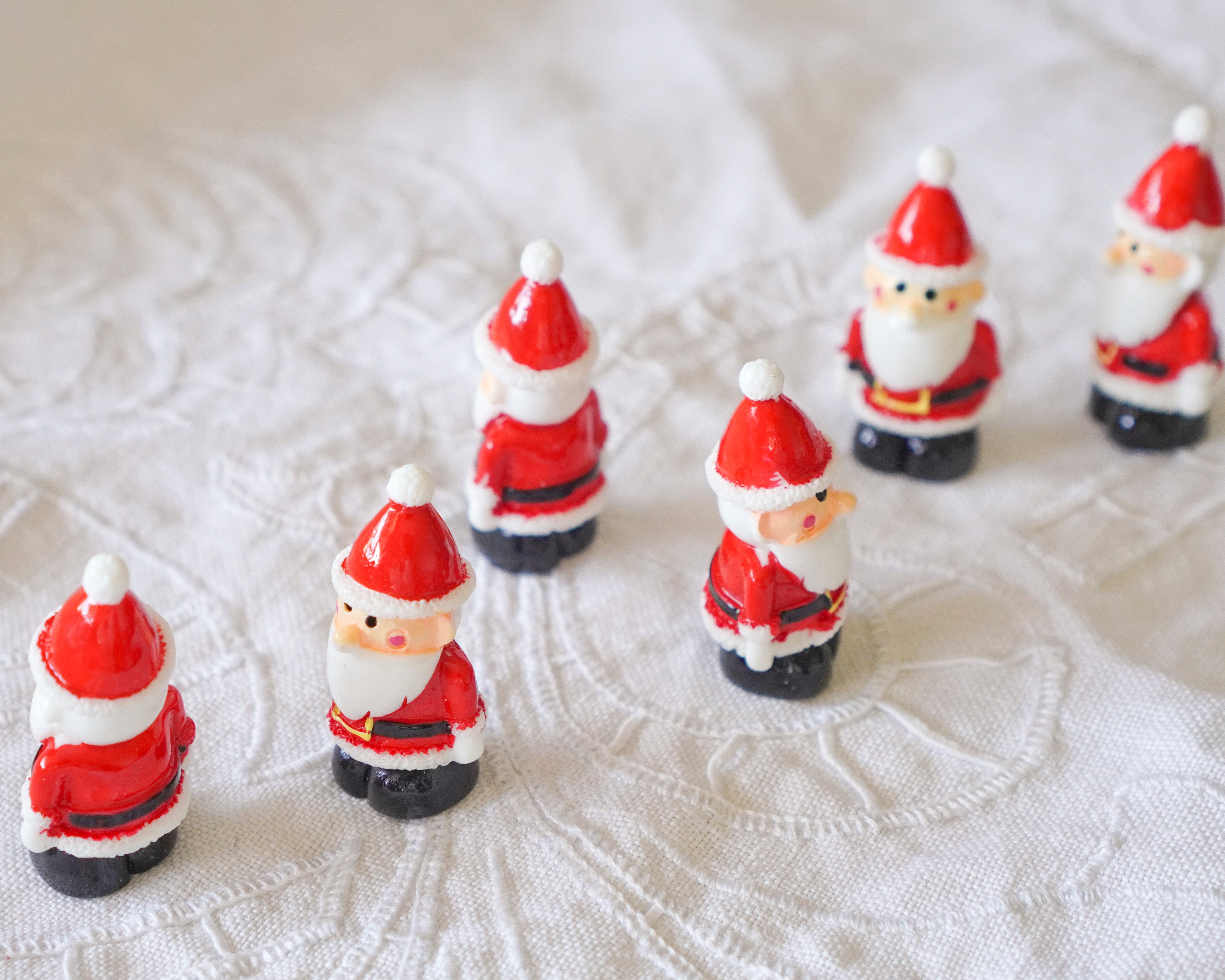 Miniature Santa Claus Vintage-Style Craft Figurines