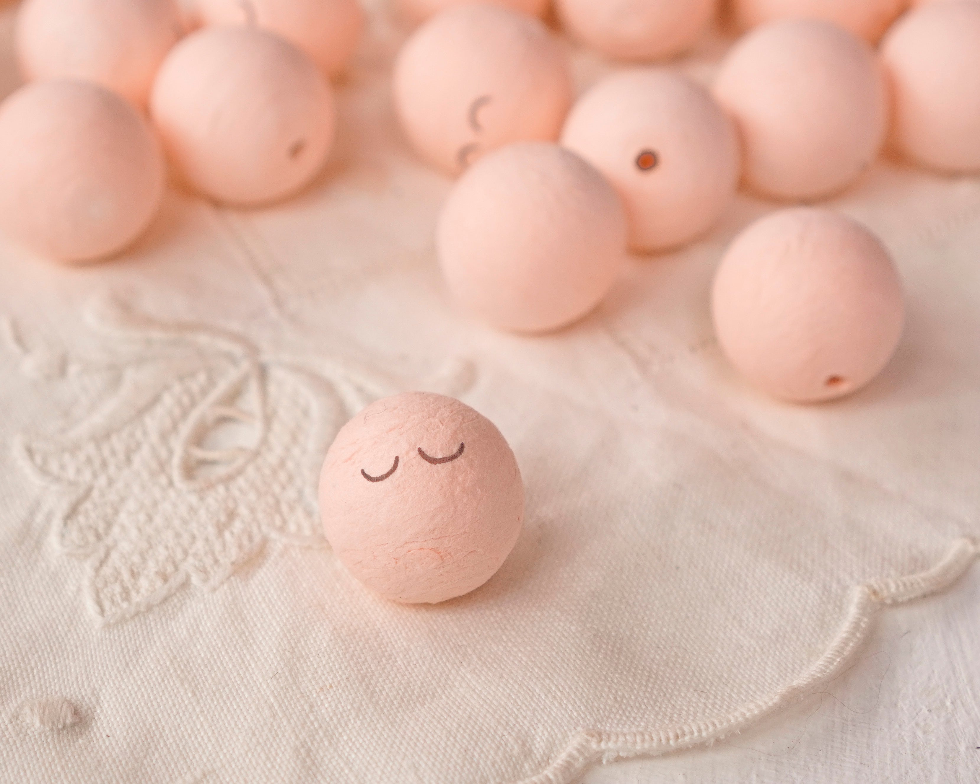 Mini Spun Cotton Heads - SLEEPYHEAD Peach Angel Faces, 12 Pcs.