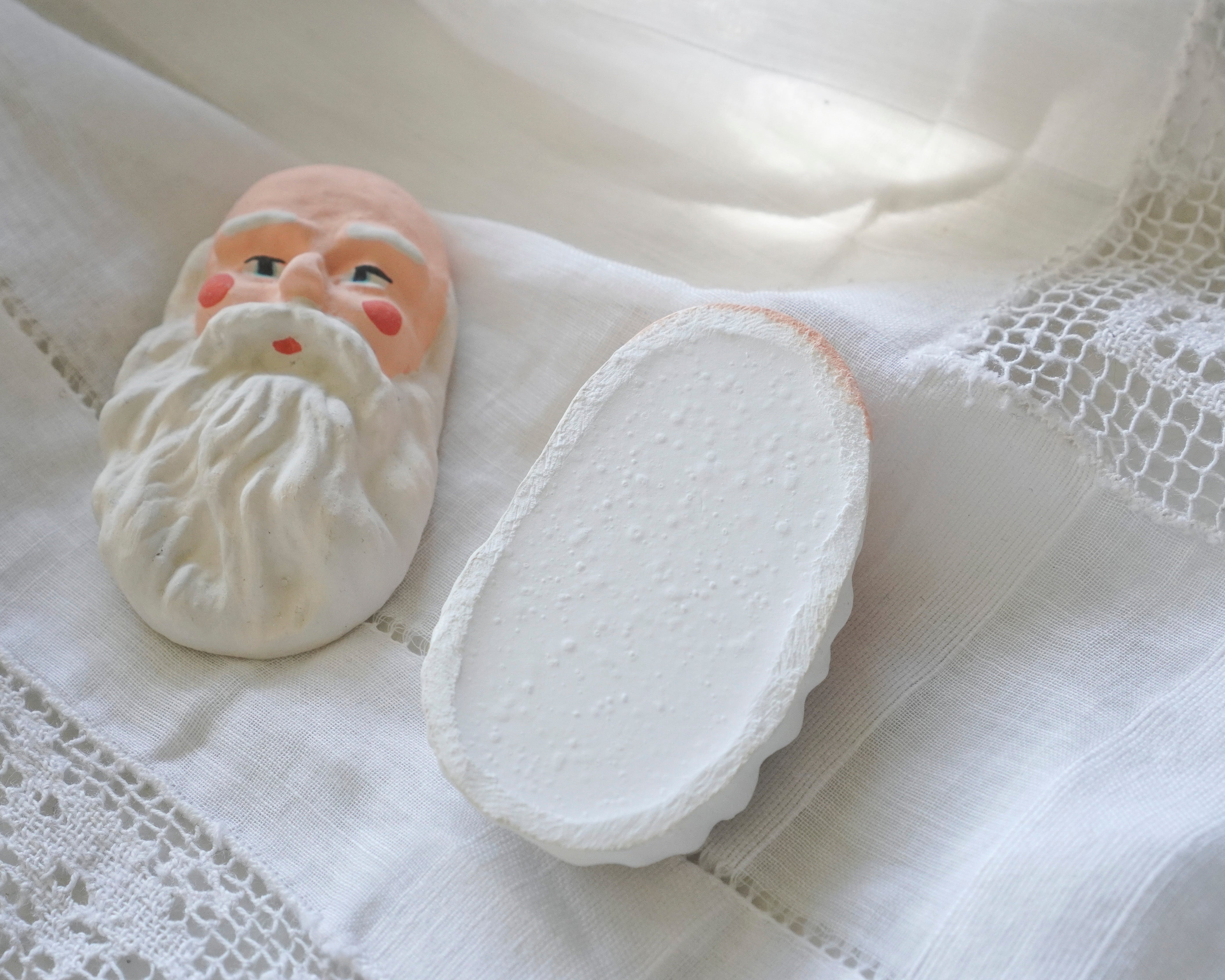 Old Fashioned Santa Face, 2" Cream, 1 Piece