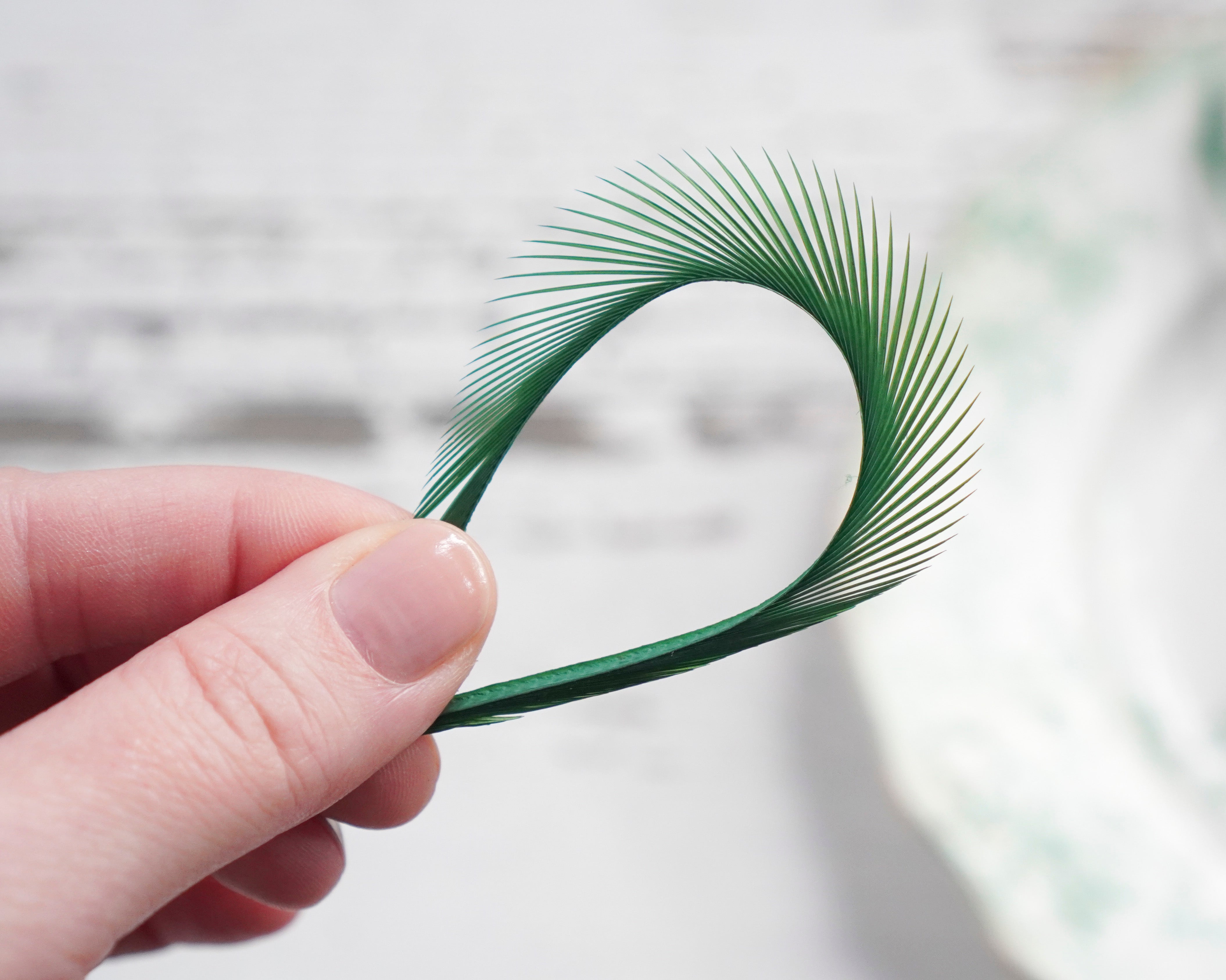 Goose Biots - Kelly Green Dyed Goose Feathers, 75 Pcs.