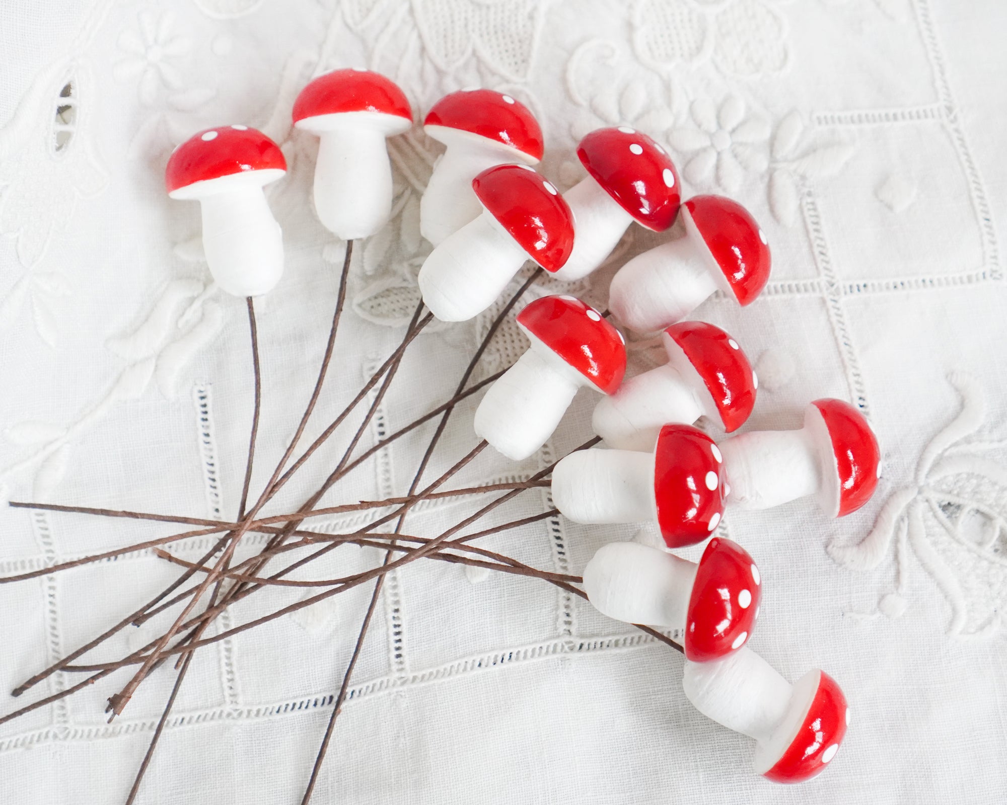 Tie-On Mushrooms - Spun Cotton Toadstools, 30mm x 20mm, 12 Pcs.