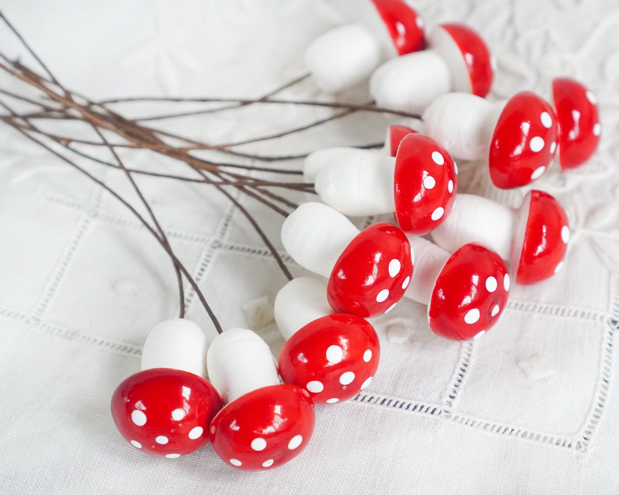Tie-On Mushrooms - Spun Cotton Toadstools, 30mm x 20mm, 12 Pcs.