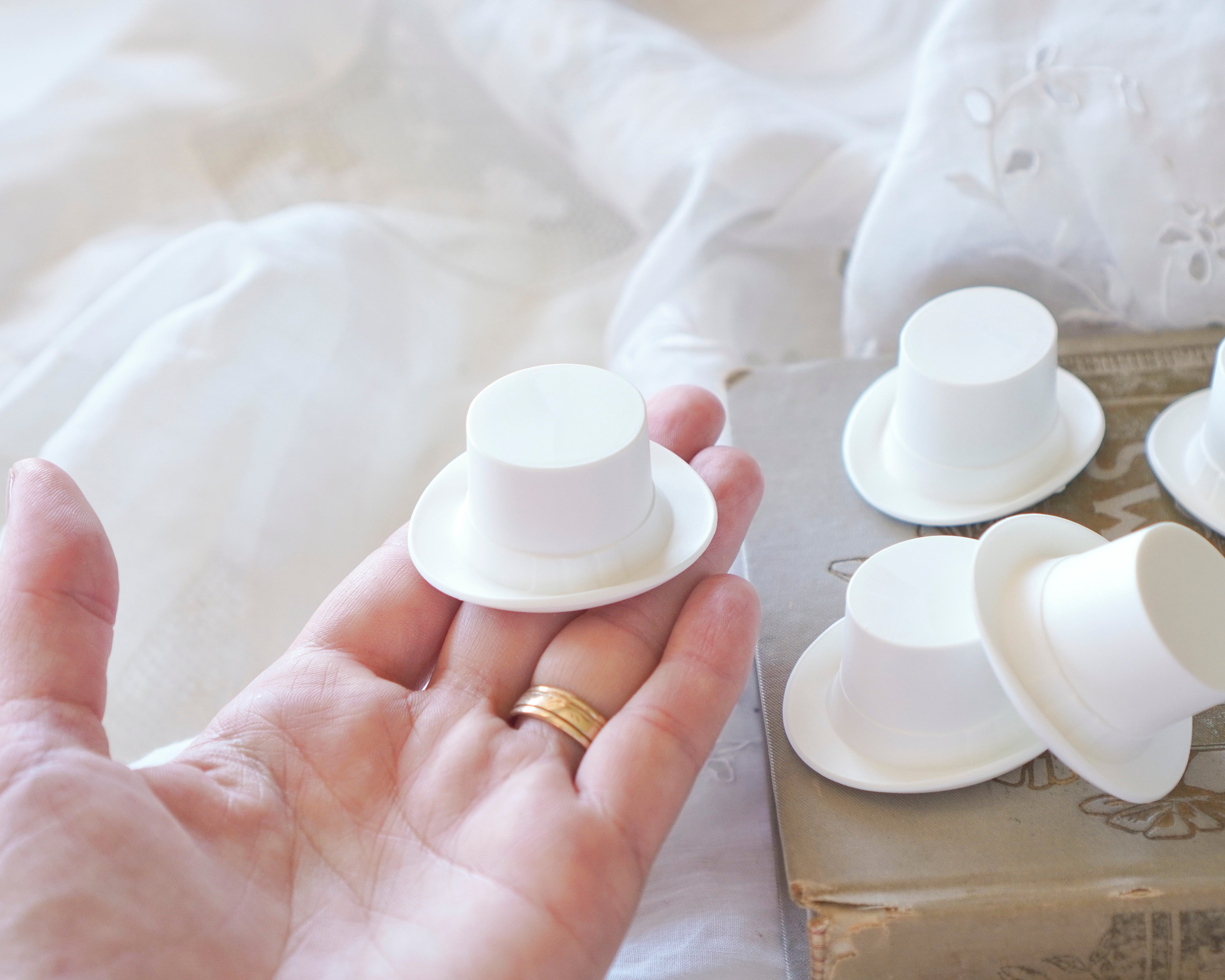 White Top Hats, Large Plastic Craft Hats for Dolls / Snowmen (Best Fits 30-35mm Heads,) 12 Pcs.