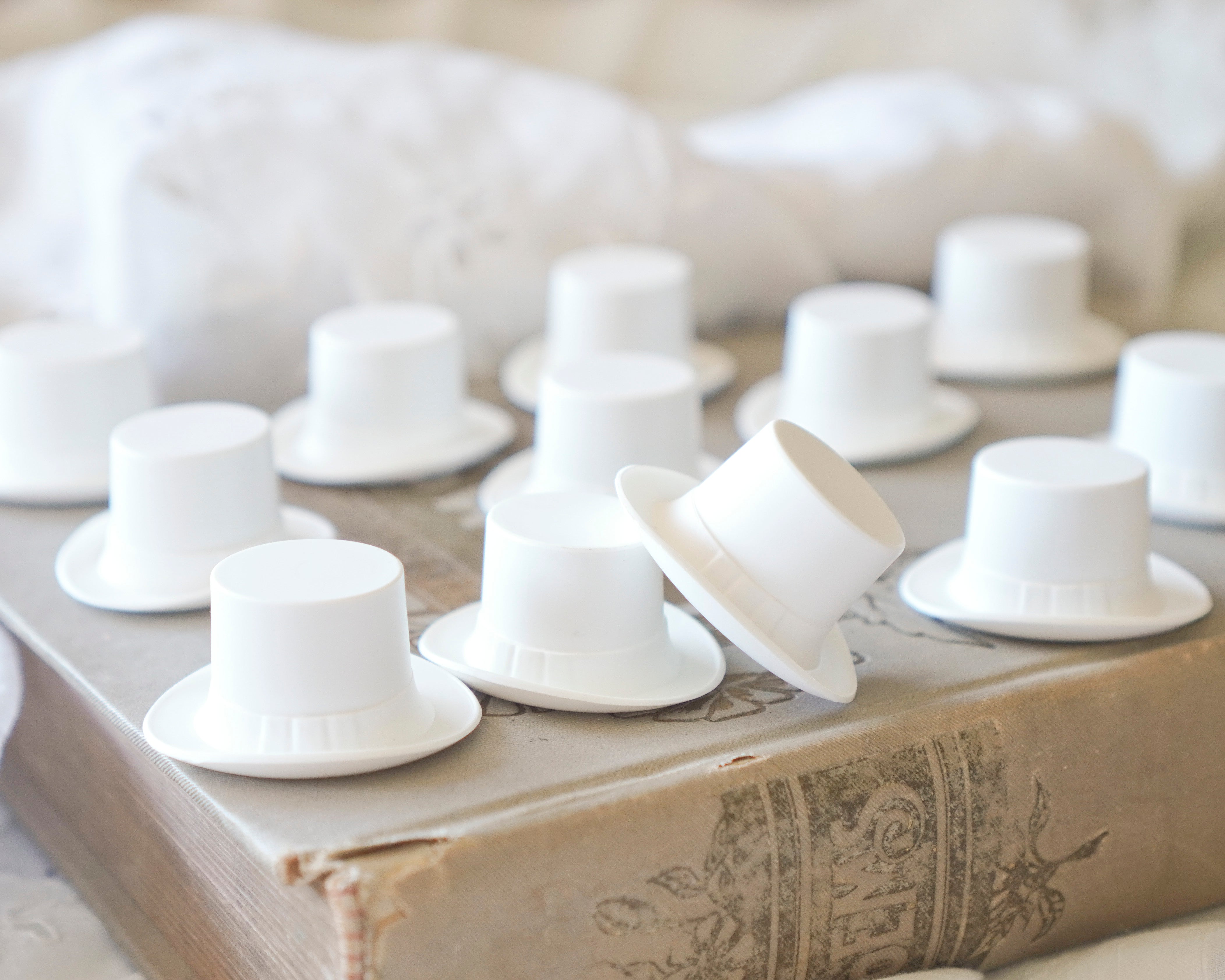 White Top Hats, Medium Plastic Snowman Craft Hats (Best Fits 20-24mm Heads,) 12 Pcs.