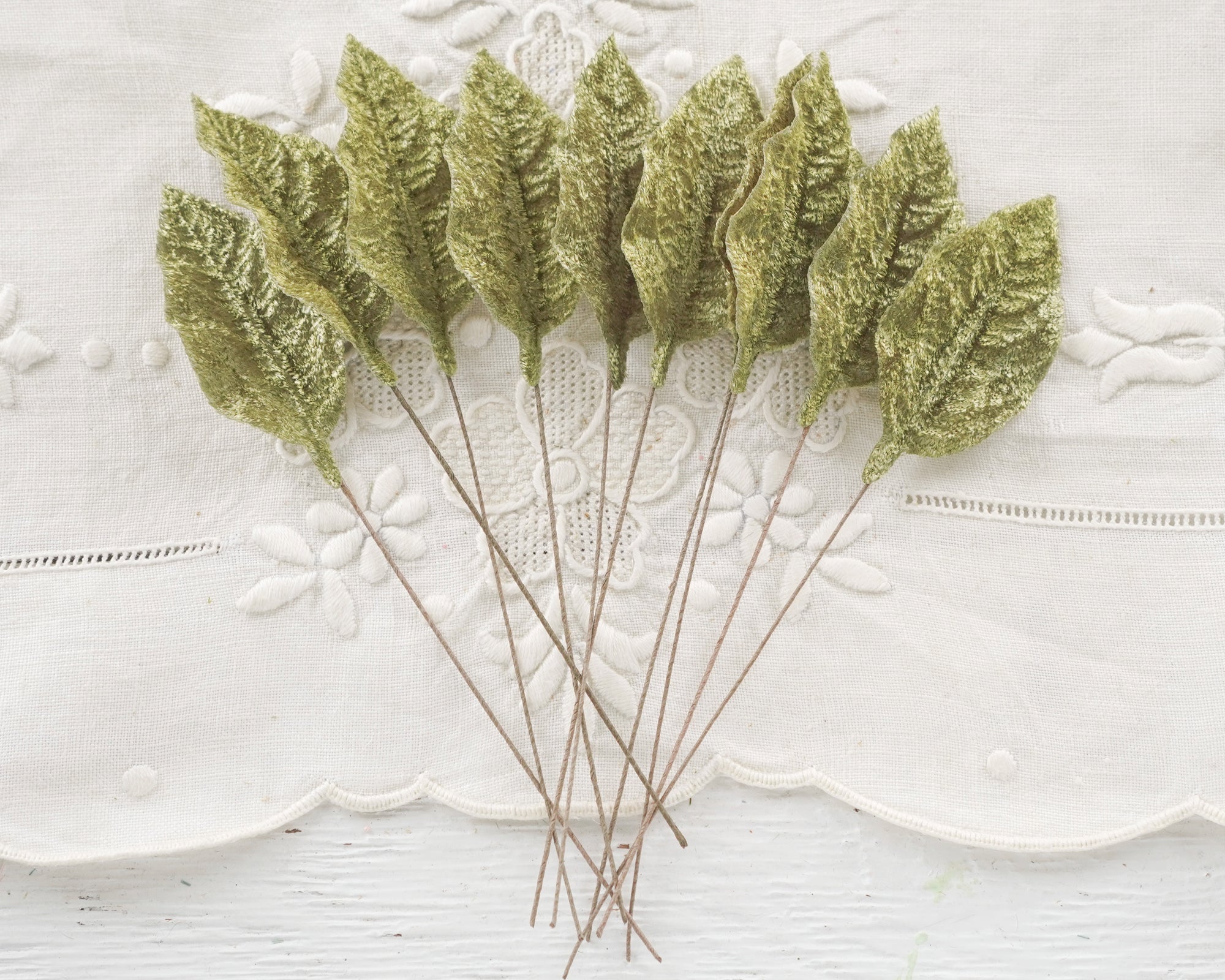 Light Moss Green Velvet Leaves, Medium, 10 Pcs.