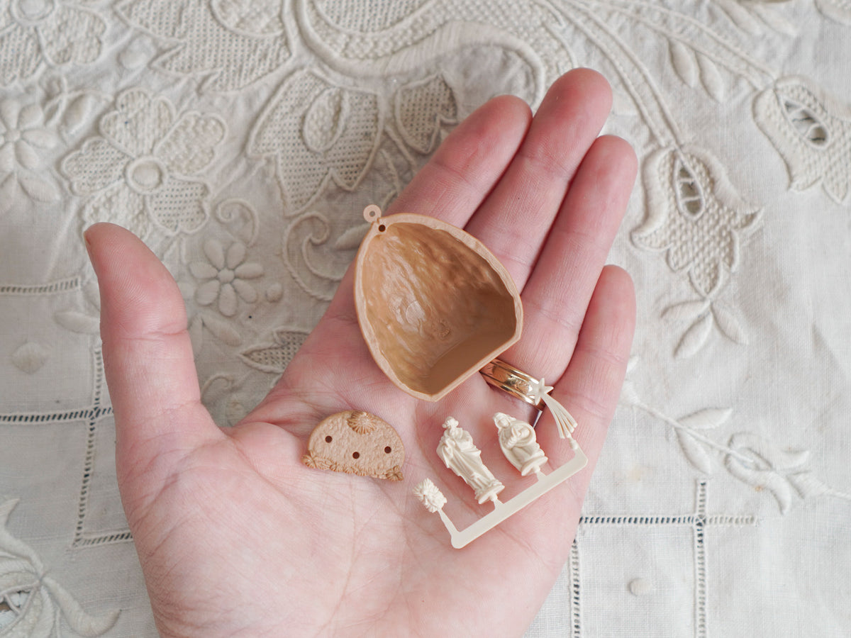 Miniature Walnut Nativity German Ornament Kit