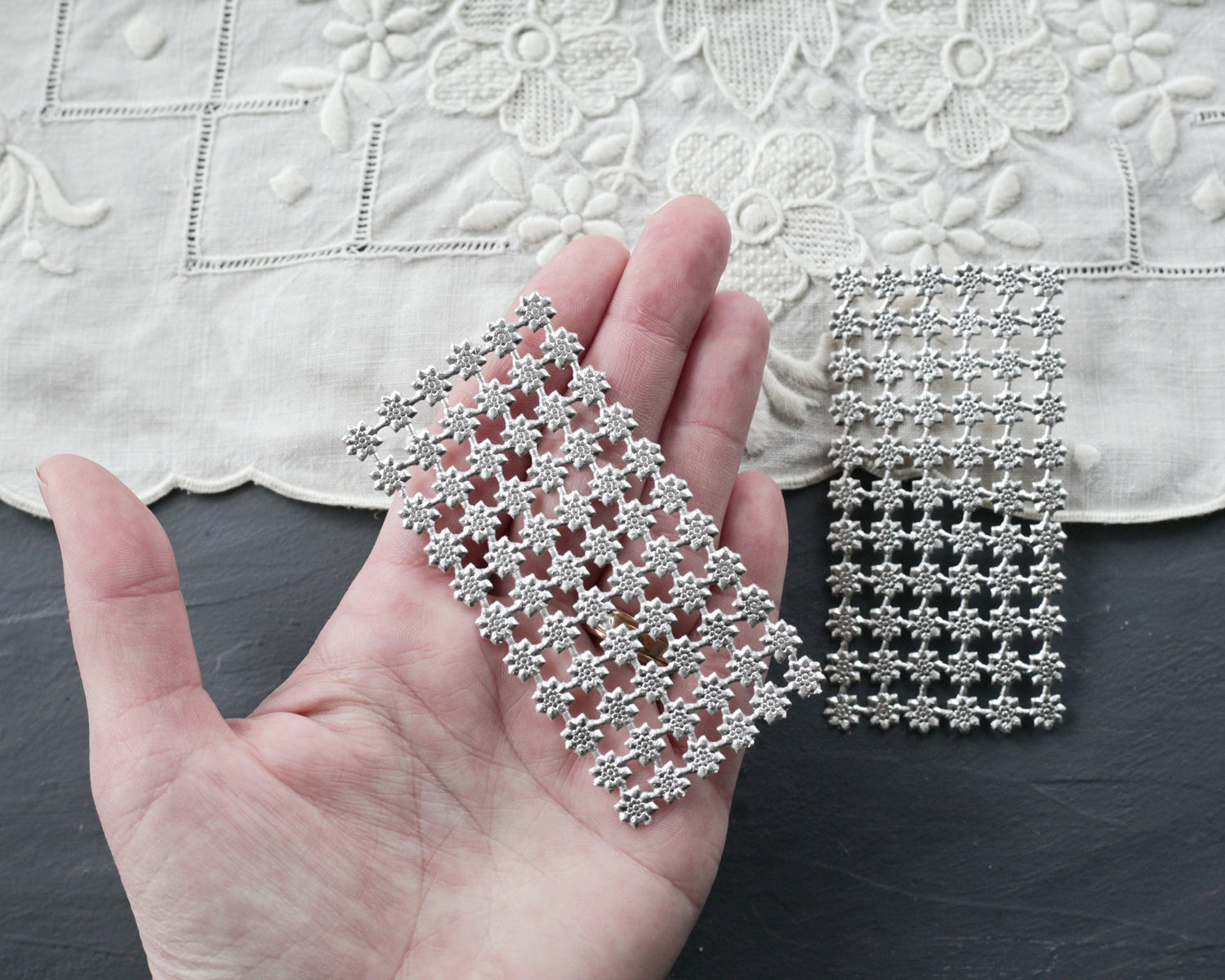 Mini Dresden Stars / Tiny Flowers - Silver, 2 Foiled Paper Sheets