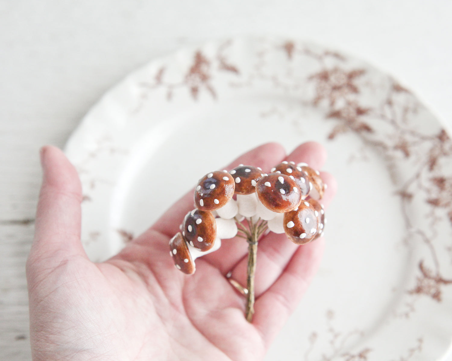 Vintage Brown Spun Cotton Mushrooms, 18mm