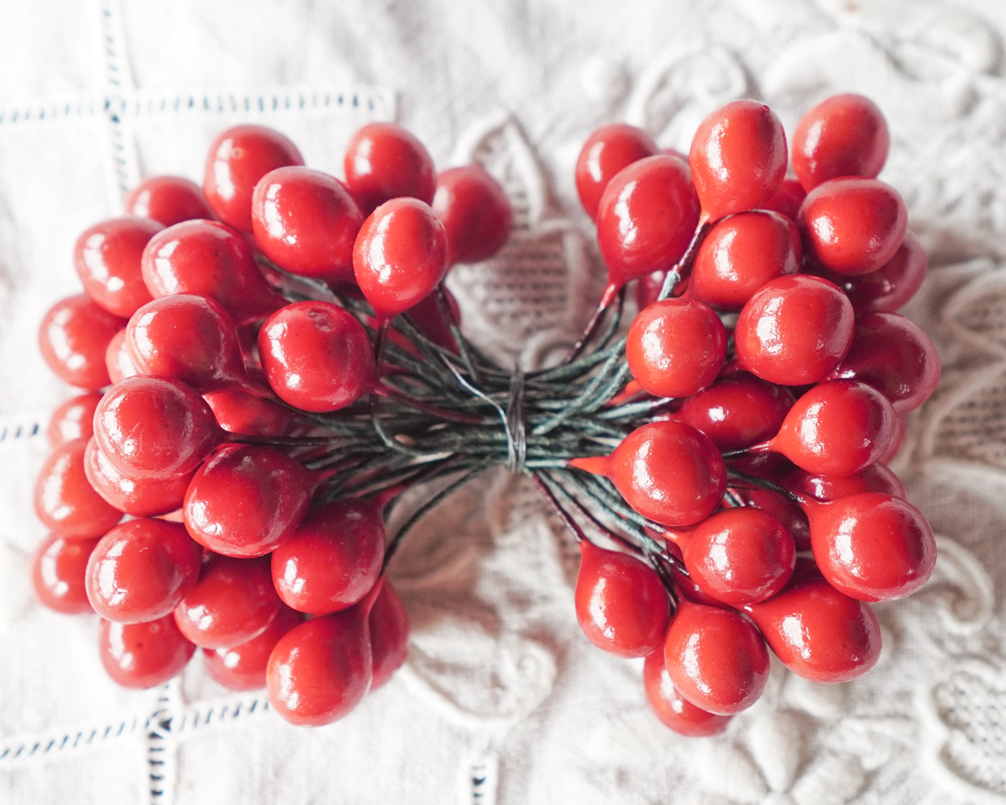 Holly Berry Stems - Double-Ended Red Berries on Wire Stems, 36 Pcs. – Smile  Mercantile Craft Co.