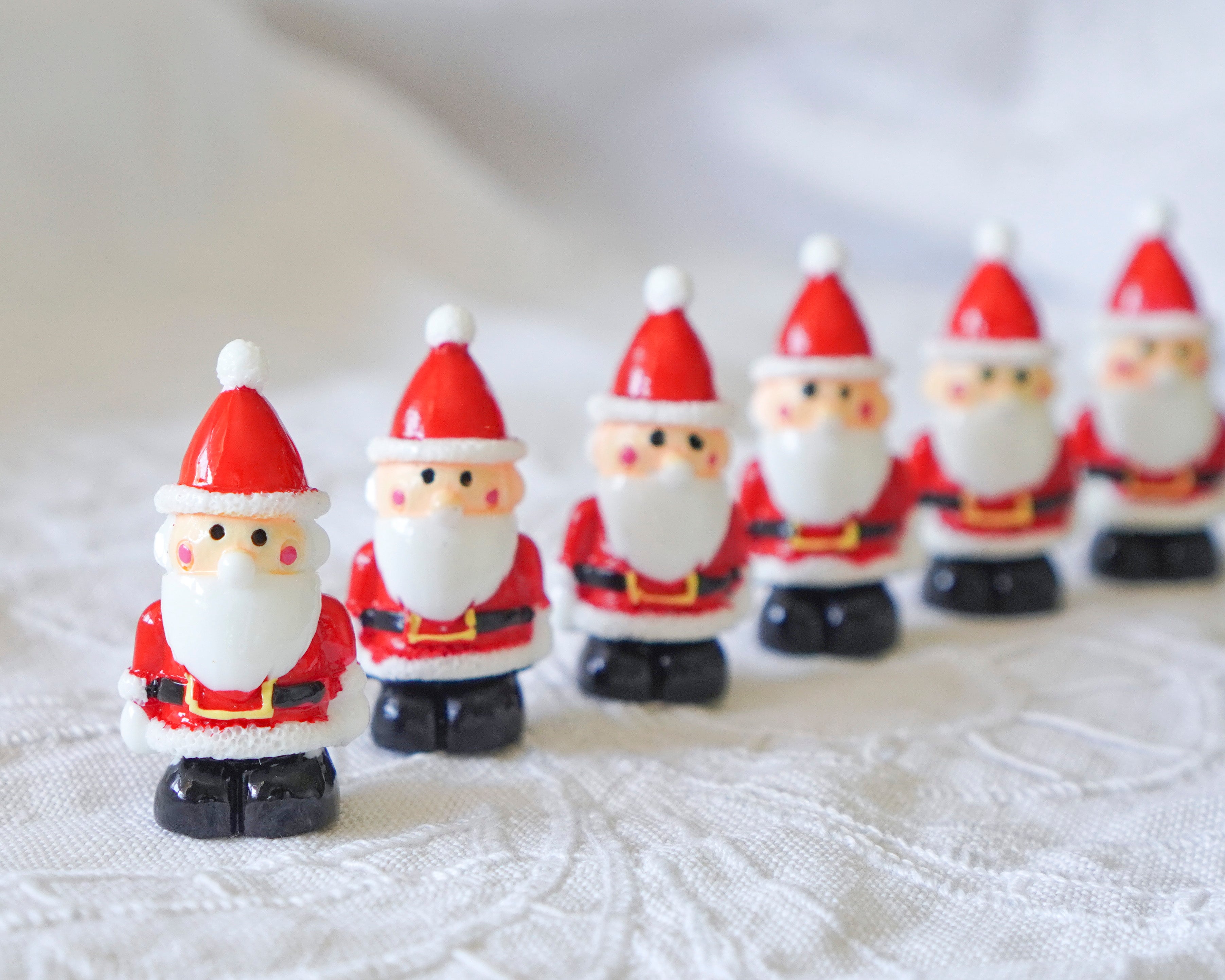 Miniature Santa Claus Vintage-Style Craft Figurines