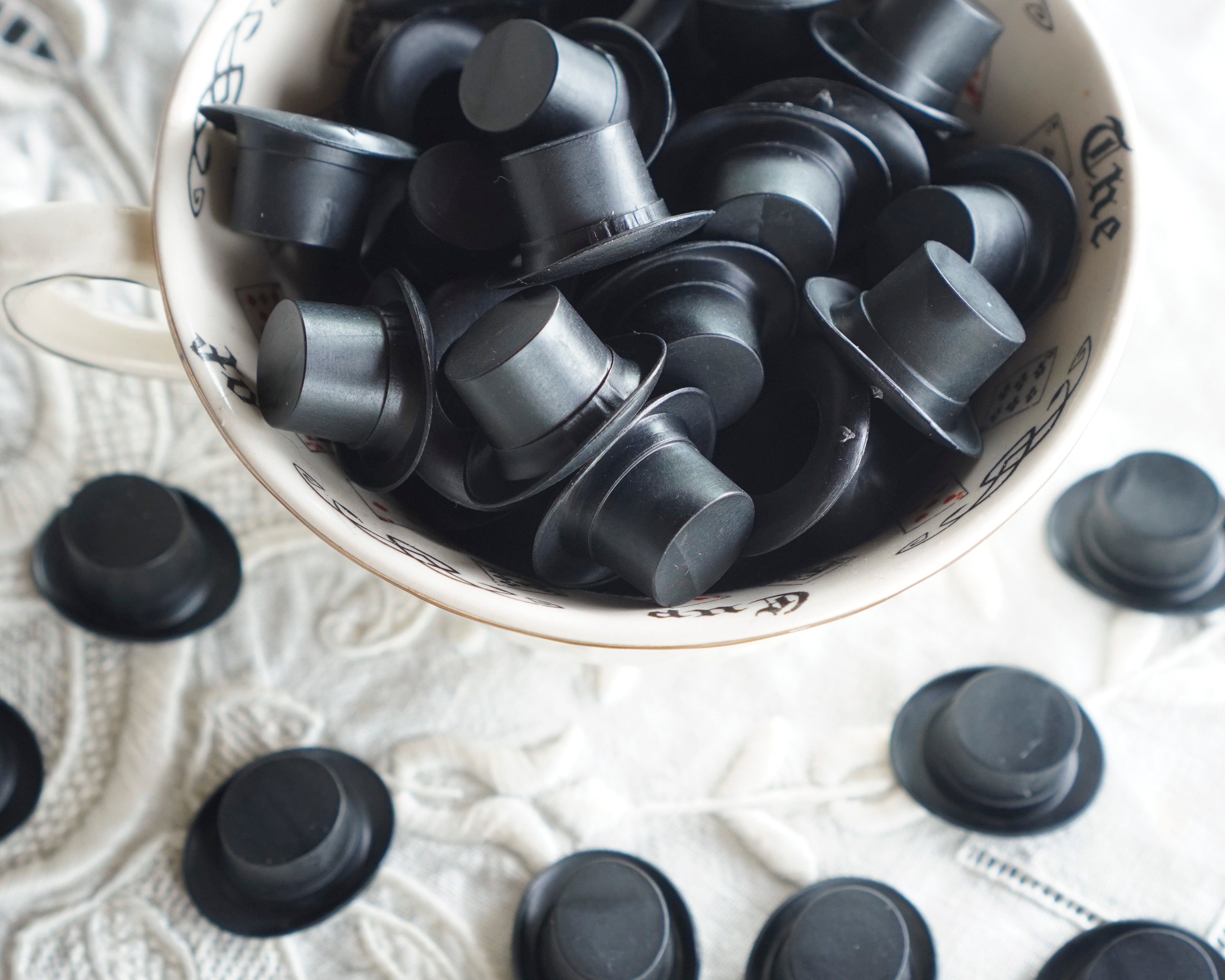 Small Plastic Top Hats, Miniature Snowman Craft Hats (Best Fits 14-18mm Heads)