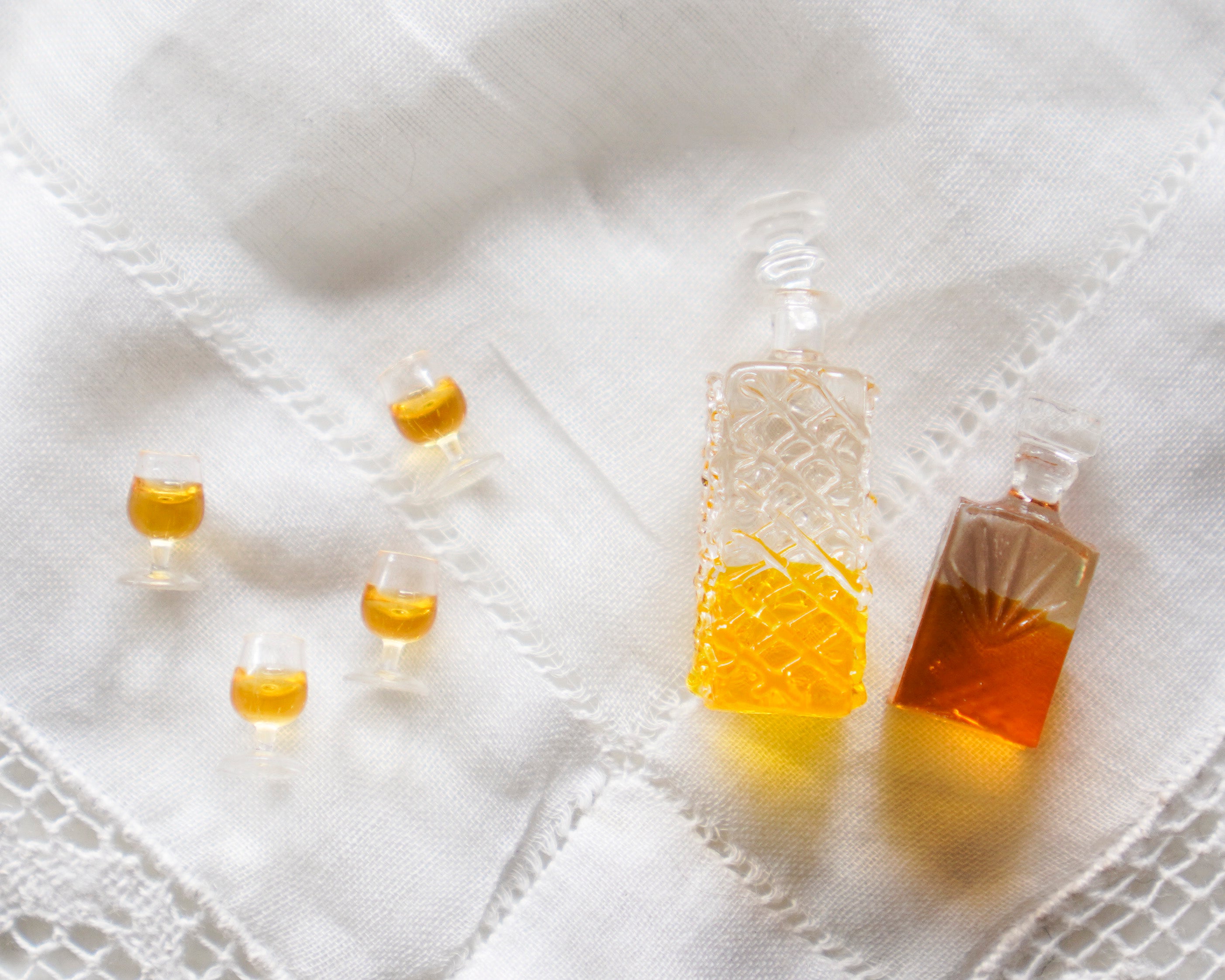 Dollhouse Bar Set - 1:12 Miniature Decanters with Glasses