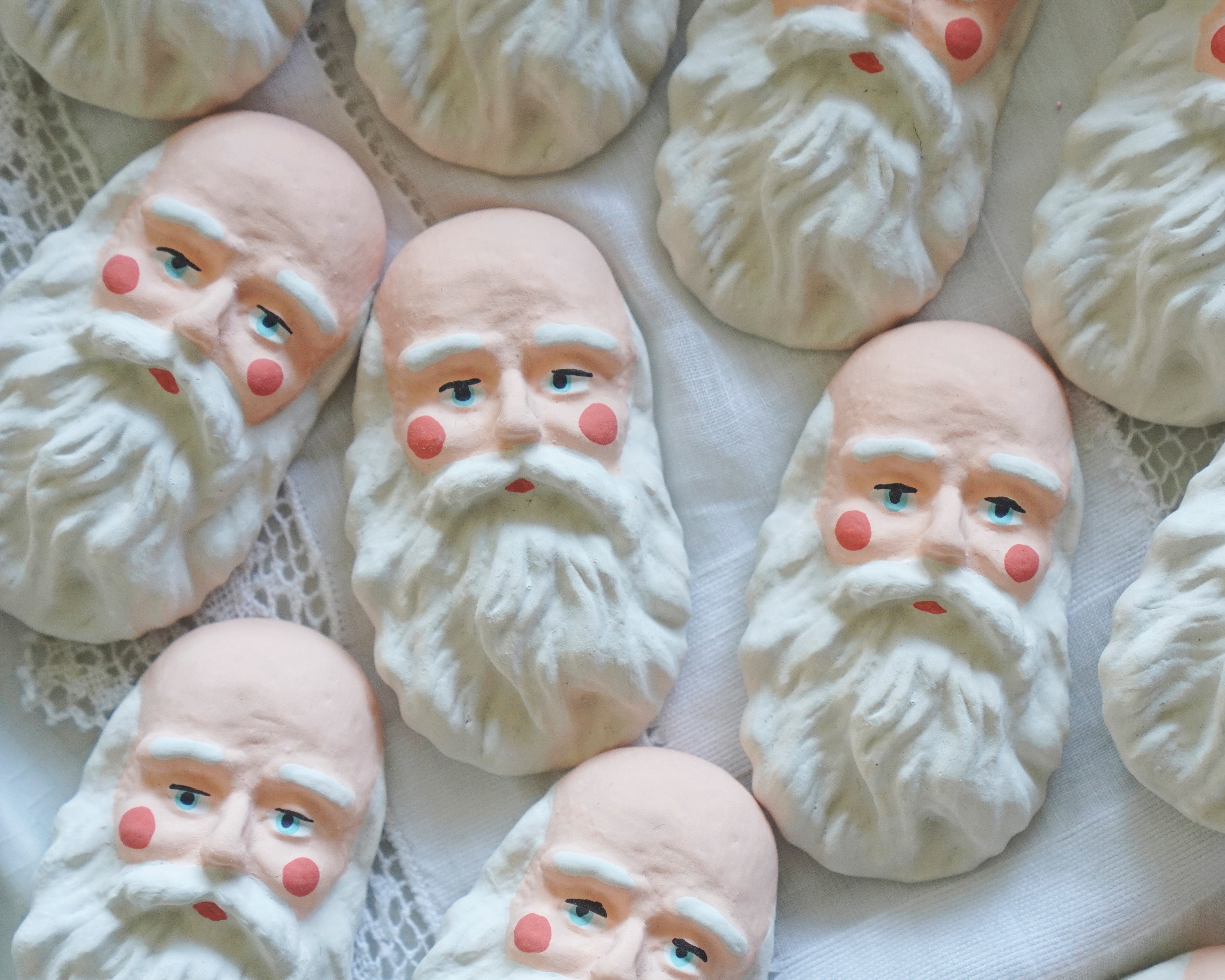 Old Fashioned Santa Face, 2" Cream, 1 Piece