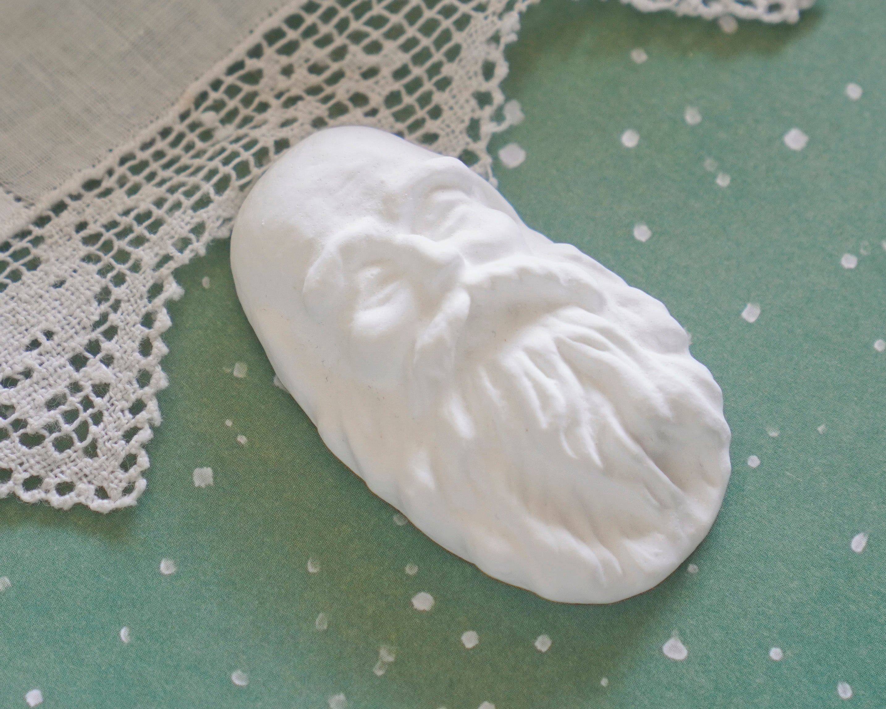 Old Fashioned Santa Face, 2" Unpainted Figurine, 1 Piece