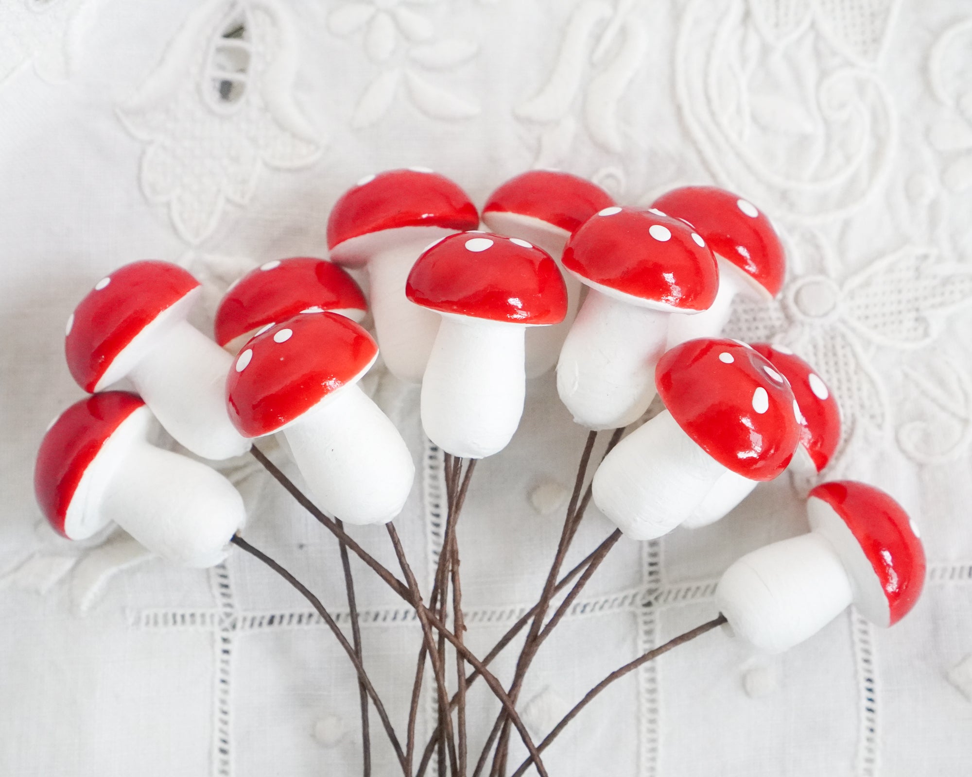 Tie-On Mushrooms - Spun Cotton Toadstools, 30mm x 20mm, 12 Pcs.