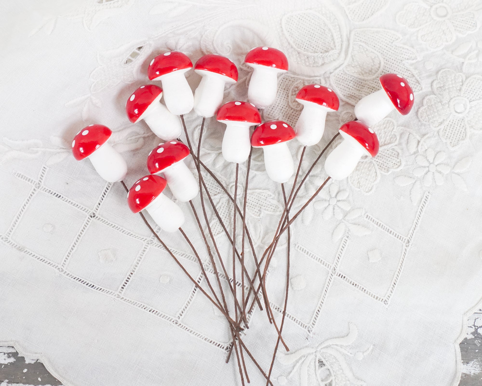 Tie-On Mushrooms - Spun Cotton Toadstools, 30mm x 20mm, 12 Pcs.