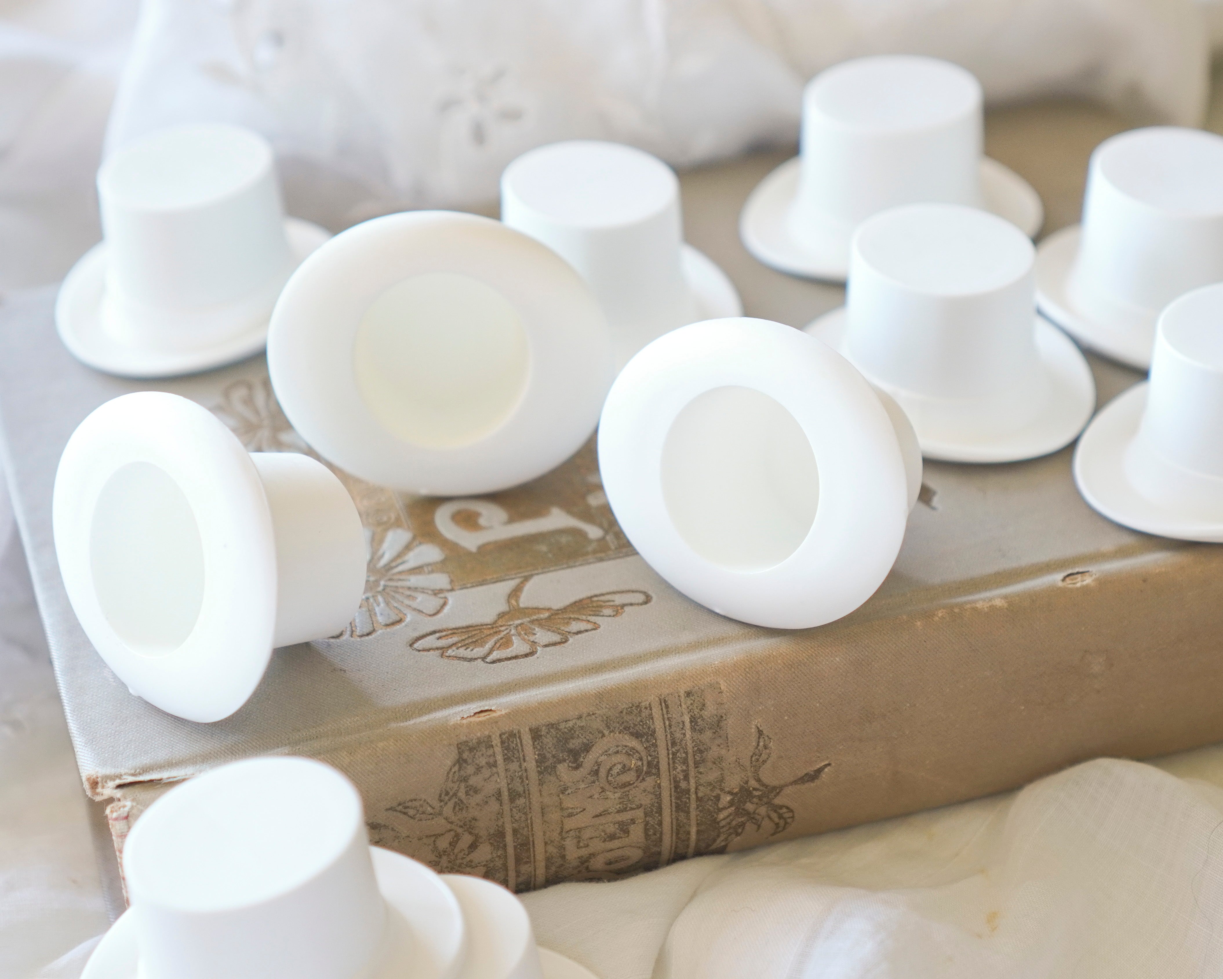 White Top Hats, Large Plastic Craft Hats for Dolls / Snowmen (Best Fits 30-35mm Heads,) 12 Pcs.