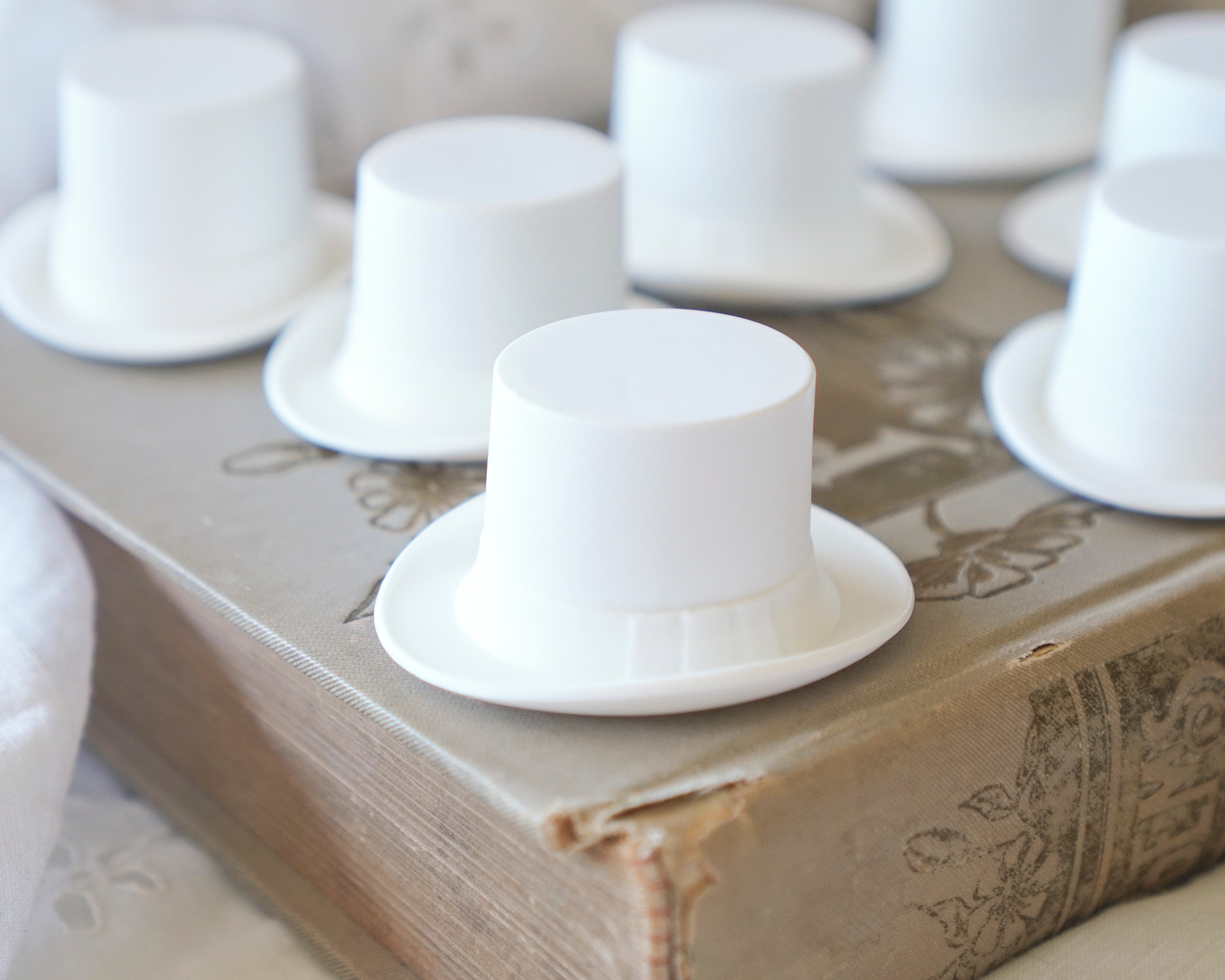 White Top Hats, Large Plastic Craft Hats for Dolls / Snowmen (Best Fits 30-35mm Heads,) 12 Pcs.