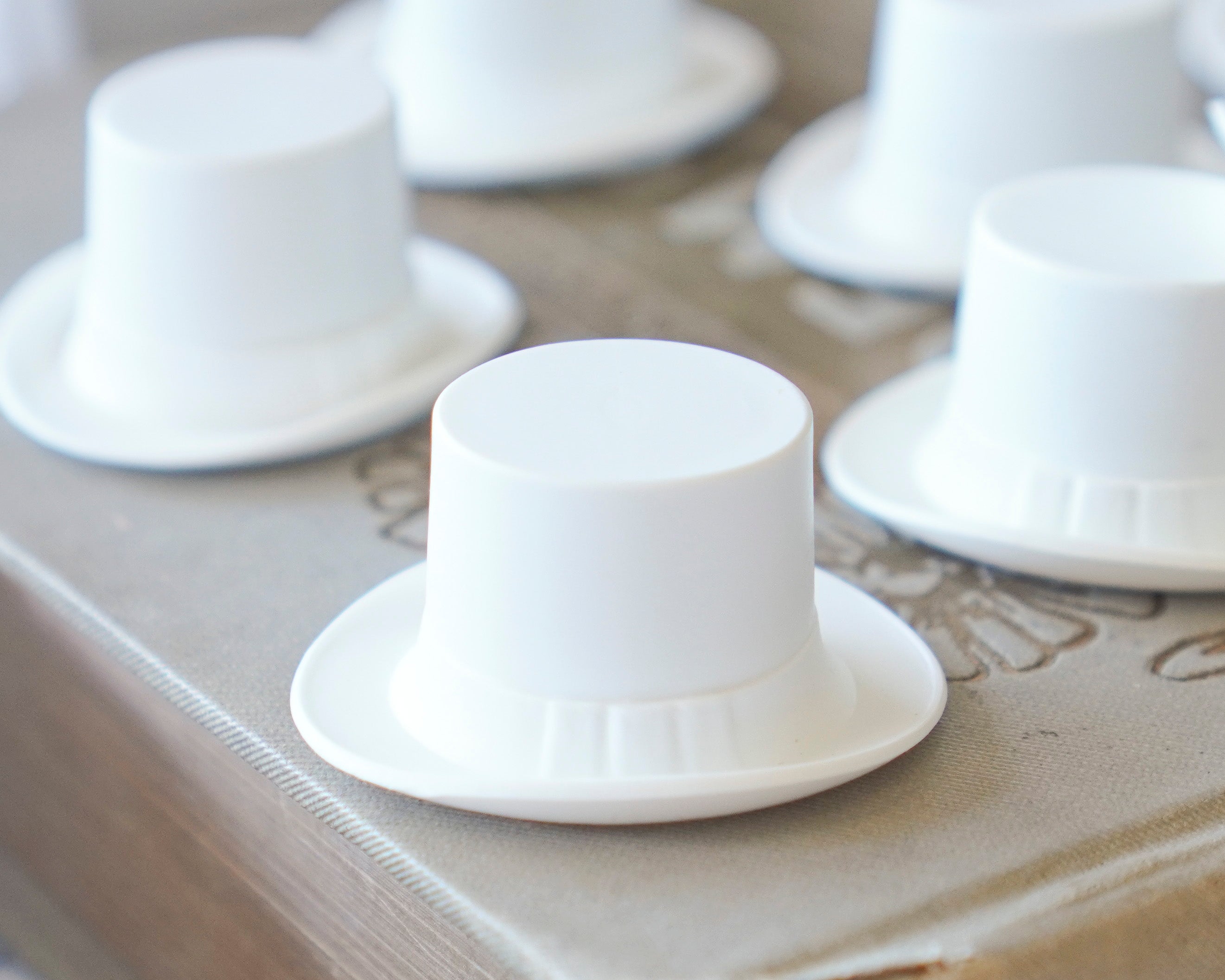 White Top Hats, Medium Plastic Snowman Craft Hats (Best Fits 20-24mm Heads,) 12 Pcs.