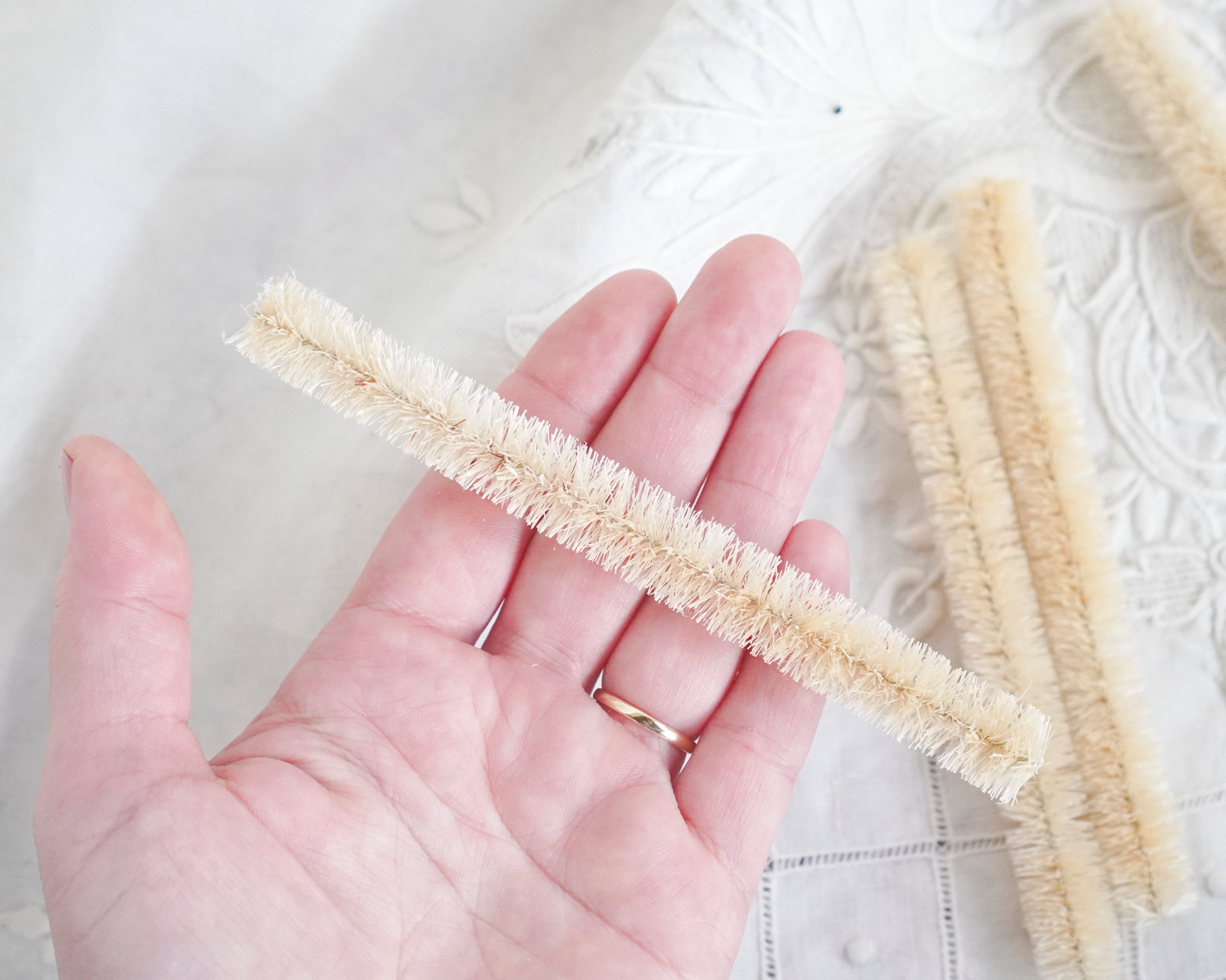 Natural Sisal Mini Bottle Brush Garland Sticks, 4 Pcs.