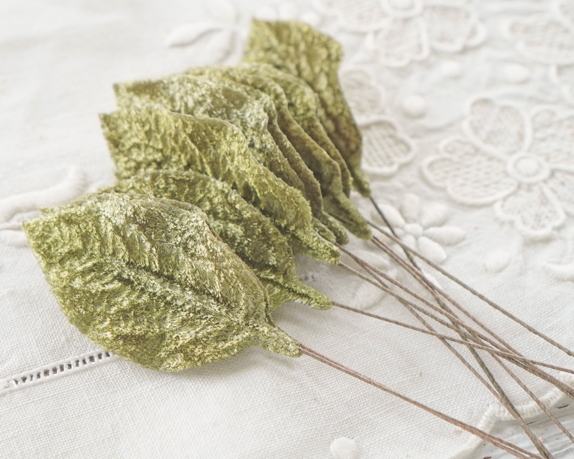 Light Moss Green Velvet Leaves, Medium, 10 Pcs. – Smile Mercantile Craft Co.