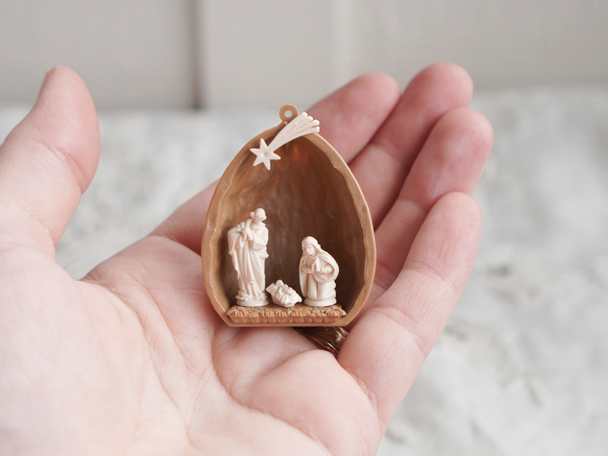 Miniature Walnut Nativity German Ornament Kit