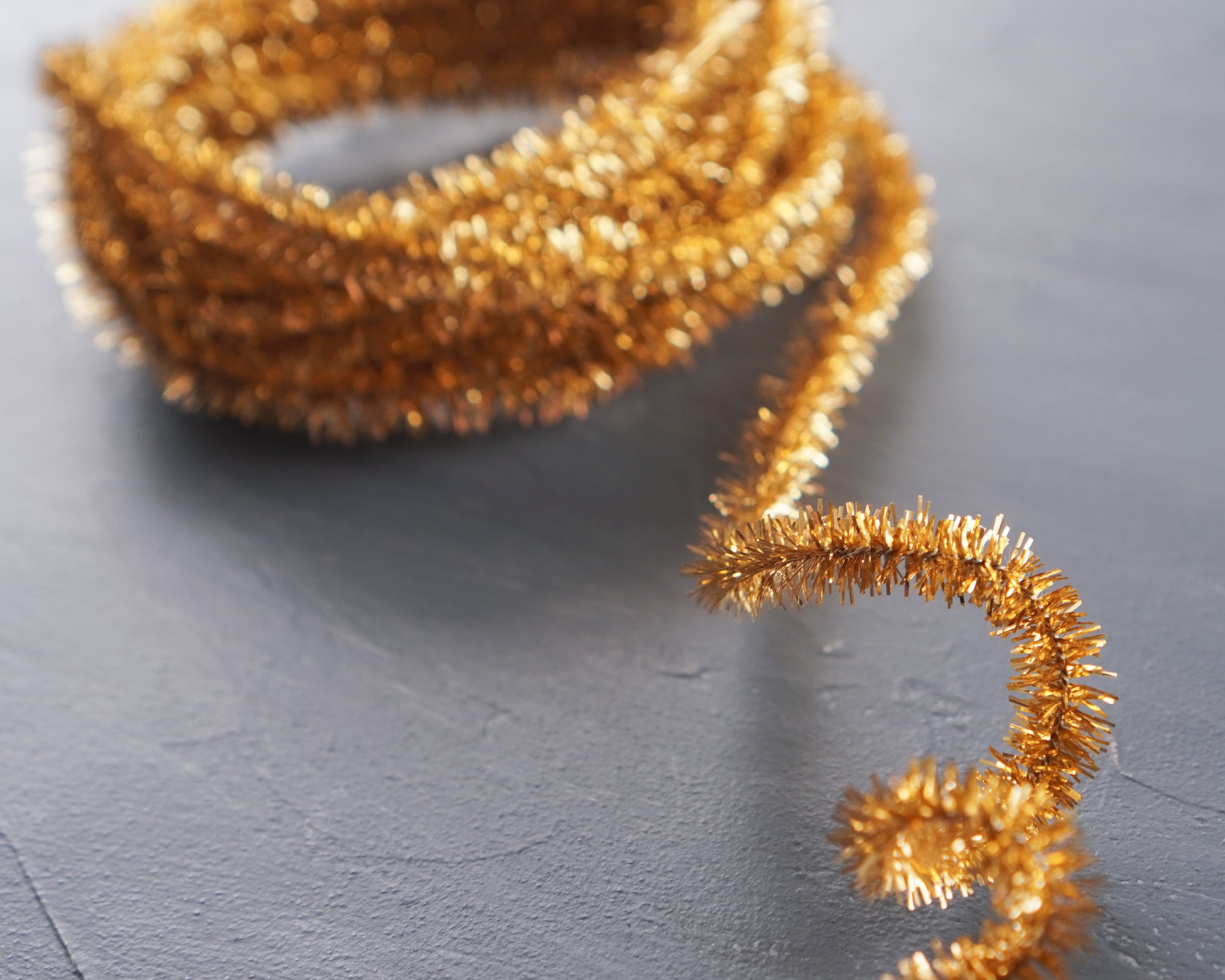 Chenille Pipe Cleaners Glitter Gold: 30cm x 6mm - Fabric Direct Online