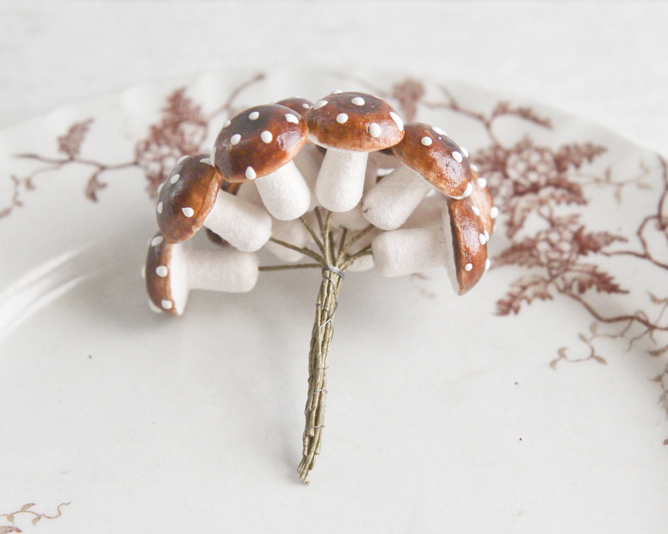 Vintage Brown Spun Cotton Mushrooms, 18mm