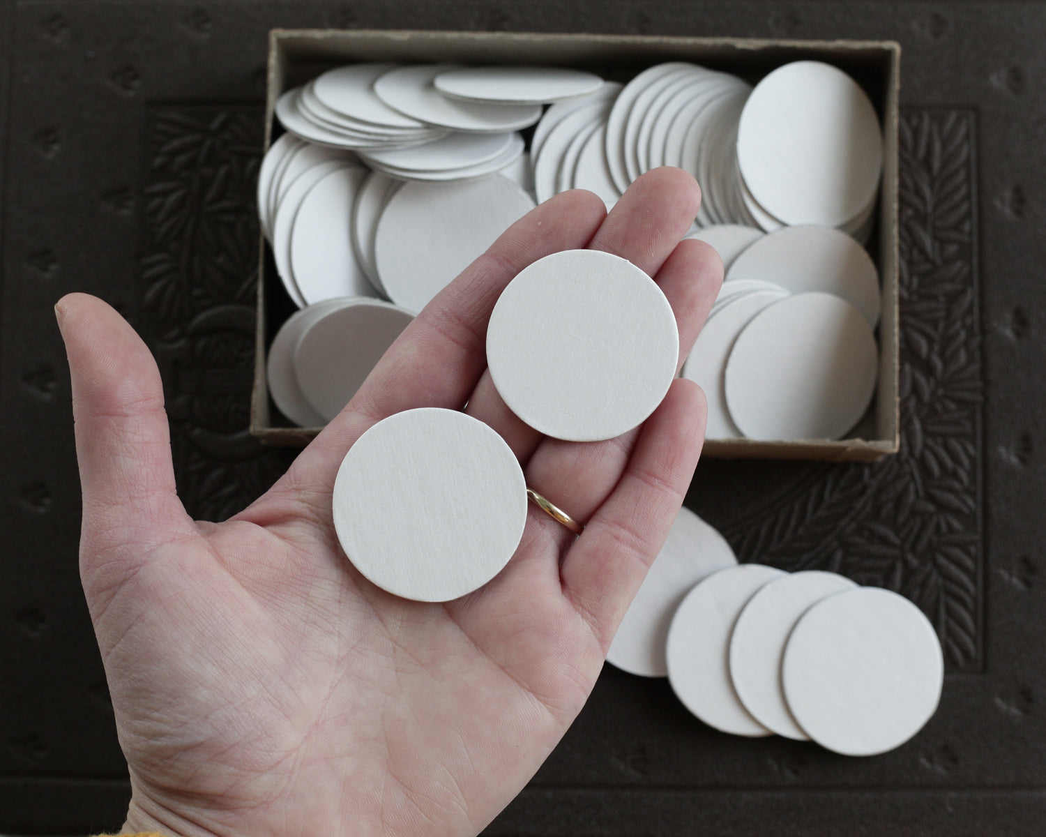 1.5 inch chipboard circles